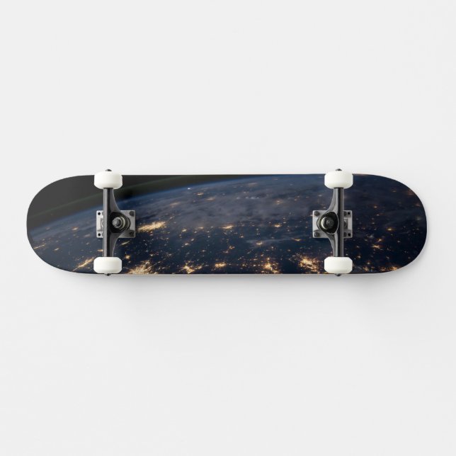 Skateboard Les Lumières De La Ville Du Sud Des États-Unis. (Horz)