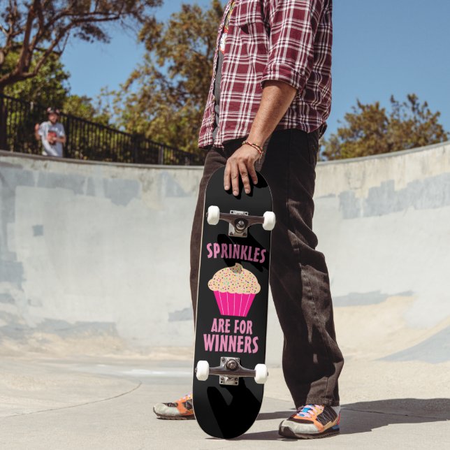 SKATEBOARD LES SPRINKES SONT POUR LES GAGNANTS CUPCAKE GIRLS  (Extérieur 2)