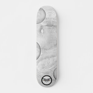 Skateboard Léviathan de la boule de dragon Ligne noire émer