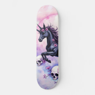 Skateboard Licorne éclairée par la lune parmi les roses oubli