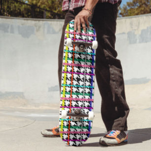 Skateboard Lignes Multicolores Sur La Conception De Houndstoo