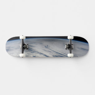 Skateboard L'Ombre De La Lune S'Étend Sur Le Pacifique Nord. 