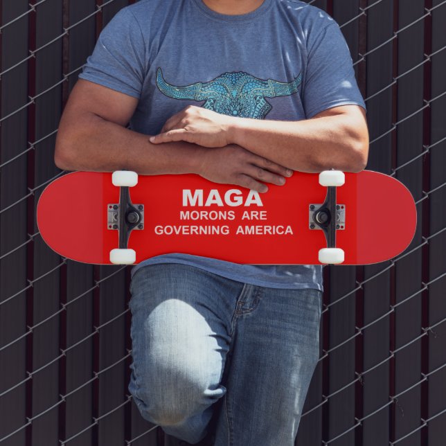 SKATEBOARD MAGA (Extérieur 3)