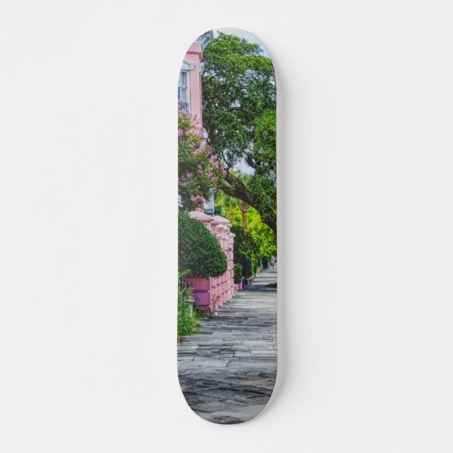 Skateboard Marcher le long de Rainbow Row (Devant)