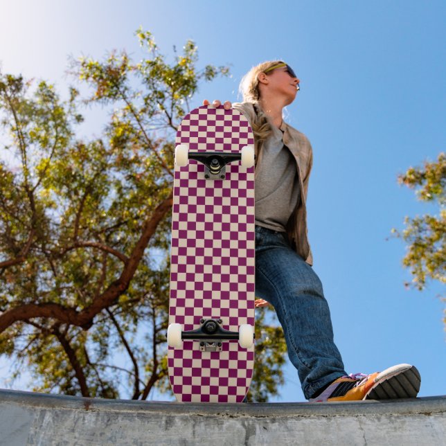 Skateboard Maroon and beige checkerboard pattern (Extérieur 1)
