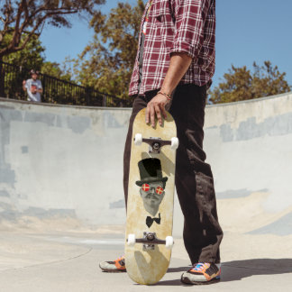Skateboard Messieurs très classe en planche à roulettes.