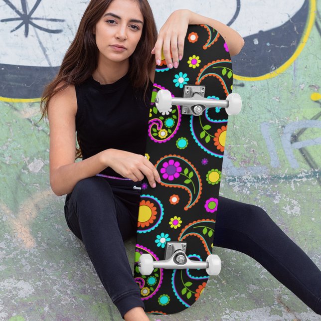 Skateboard Modèle floral moderne de Neon Paisley (Créateur téléchargé)