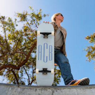 Skateboard Monogramme bleu simple à trois lettres