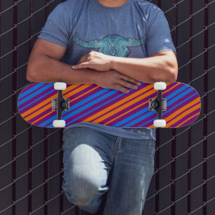 Skateboard Motif à rayures verticales orange bleu violet
