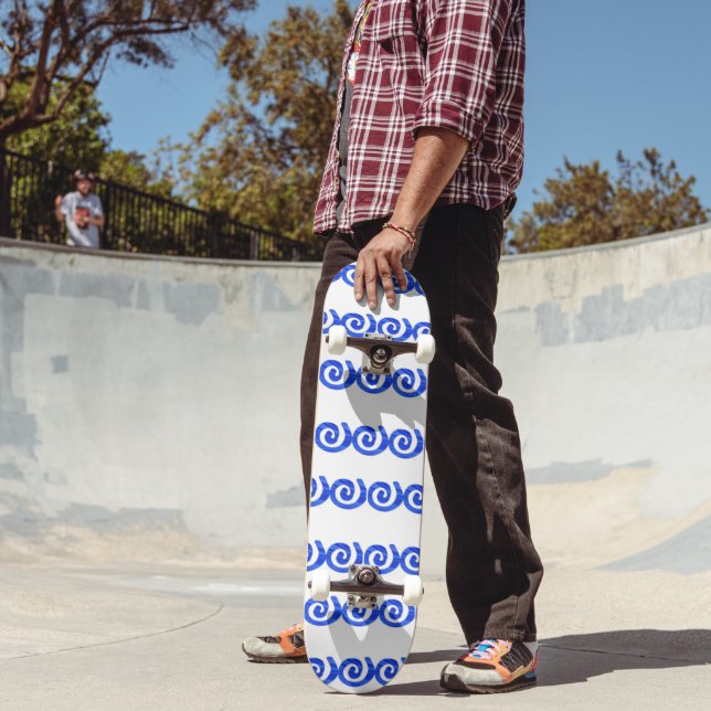 Skateboard Motif en spirales bleues sur blanc (Extérieur 2)