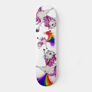 Skateboard panier arc-en-ciel de licorne