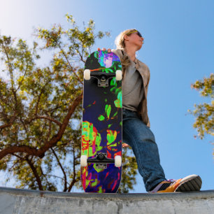 Skateboard Patinage à impression florale en néon noir