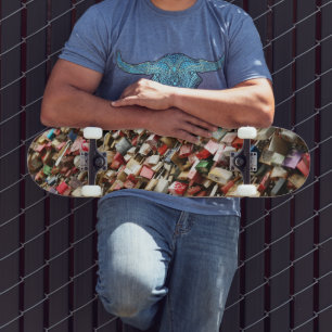 Skateboard Patinage recouvert de verrous colorés design