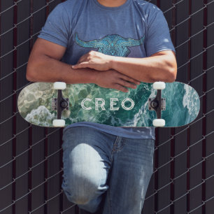 Skateboard Peinture à l'huile sur le surf océanique tropical