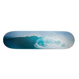 Skateboard Planche à roulettes customisée "surfant vague"