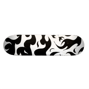 Skateboard planche à roulettes noire et blanche de conceptio