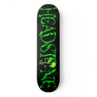 Planche à roulettes verte de logo de crâne de