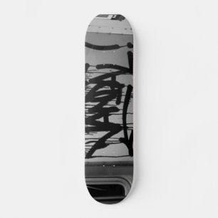 SKATEBOARD PONT DE LA PLANCHE DE LA PLANCHE À PASSER GRAFFIT