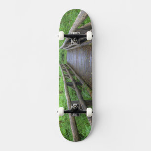 Skateboard pont en bois du sentier Maple Glade, fougères et
