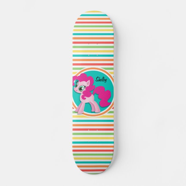 Skateboard Pony rose ; Bright Rainbow Strips (Recto)