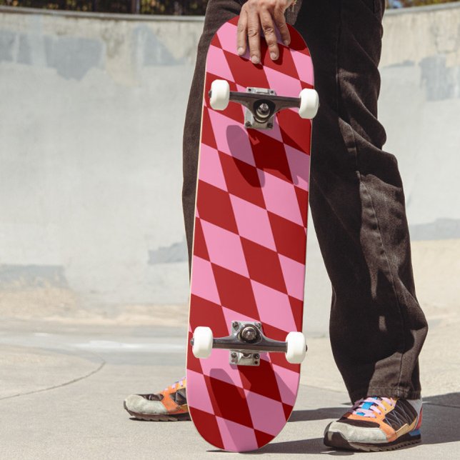 Skateboard Red Pink Harlequin Checkered Design  (Créateur téléchargé)