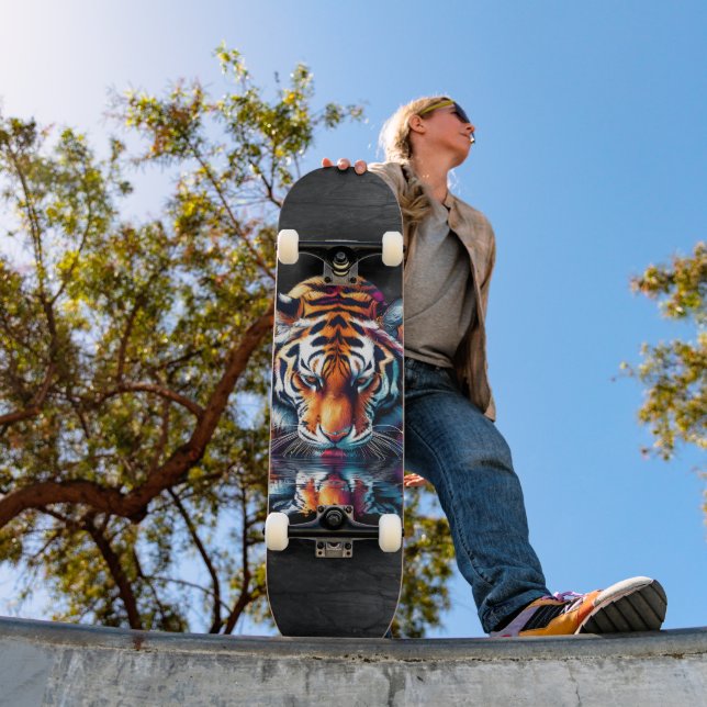 Skateboard Réflexion de l'eau potable tigre (Extérieur 1)
