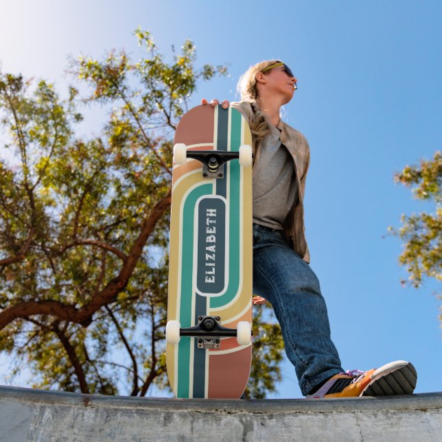 Skateboard Retro Super Rainbow Stripes avec nom Skate (Extérieur 1)