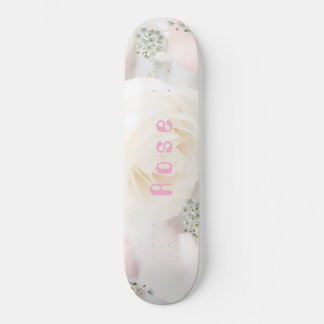 Skateboard Rose Florale Fantaisiste et Blanche