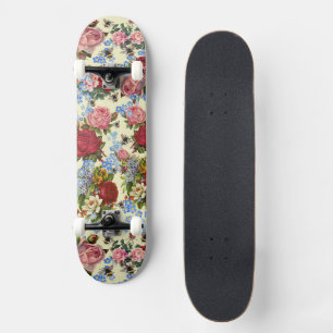Skateboard Rouler avec des roses, des myosotis et des abeille