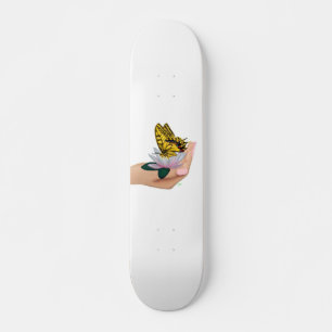 Skateboard Schmetterling in Hand