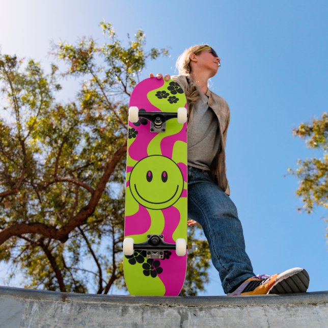 Skateboard Sourire en vert citron, rose chaud et noir (Extérieur 1)