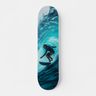 Skateboard Tabla de Skate Surfista Montado en una Ola Marina