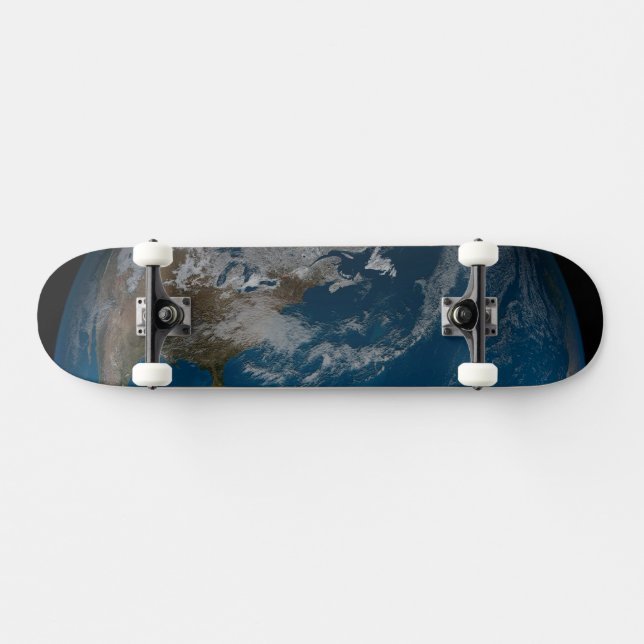 Skateboard Terre Pleine Avec Amérique Du Nord Et Du Sud. (Horz)