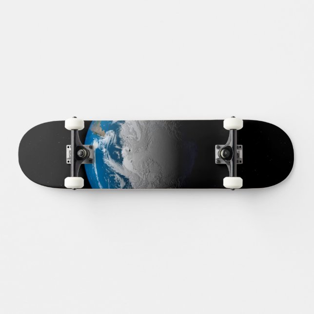 Skateboard Terre Pleine Montrant Des Nuages Simulés Sur L'Ant (Horz)