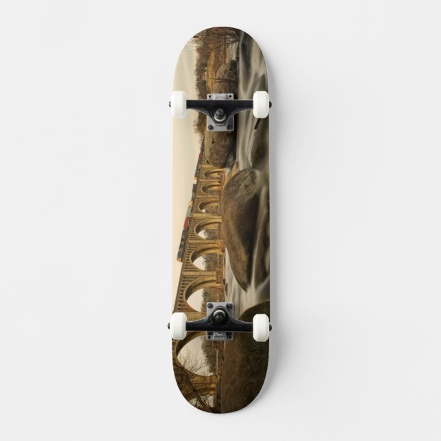 Skateboard Train au-dessus de James River (Recto)