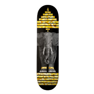 Skateboard Trois ont dirigé l'éléphant