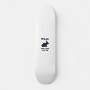 Skateboard Un idiot et son lapin sont bientôt partis