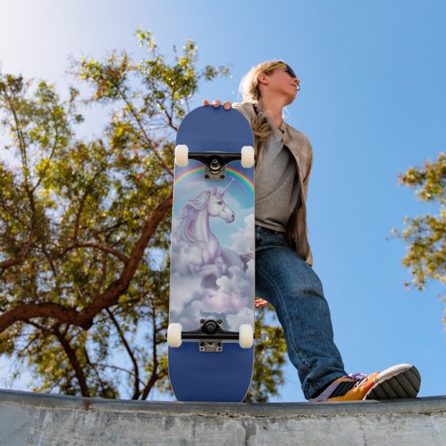 Skateboard Unicorn in the Clouds (Extérieur 1)