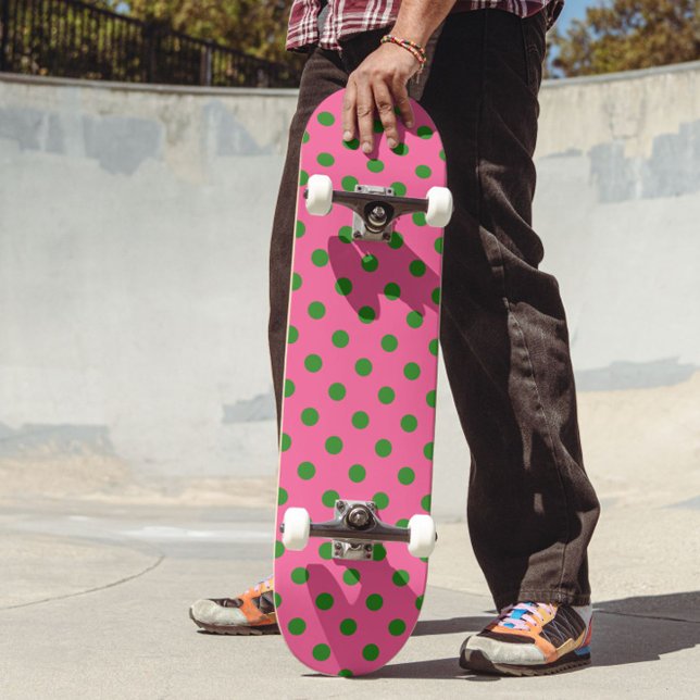 Skateboard Vert sur rose Pois Design Motif (Créateur téléchargé)