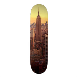 Skateboard Ville d'horizon de New York avec l'état d'empire