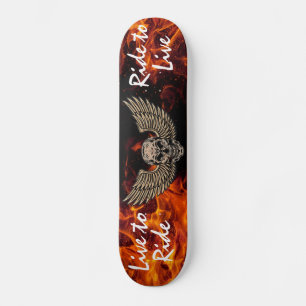 Skateboard Vivez pour piloter le crâne et les ailes avec flam