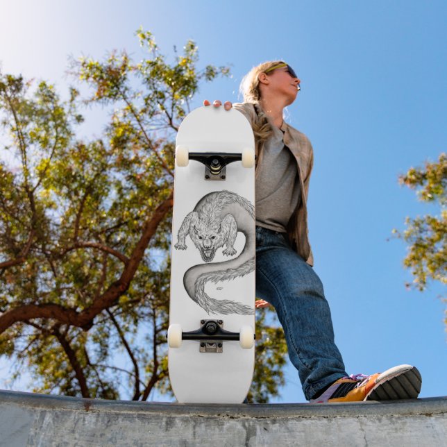 Skateboard Wolfdragon design noir et blanc (Extérieur 1)