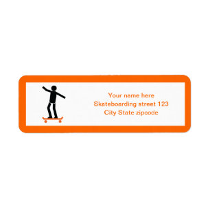 Skateboardeur sur son skateboard personnalisé