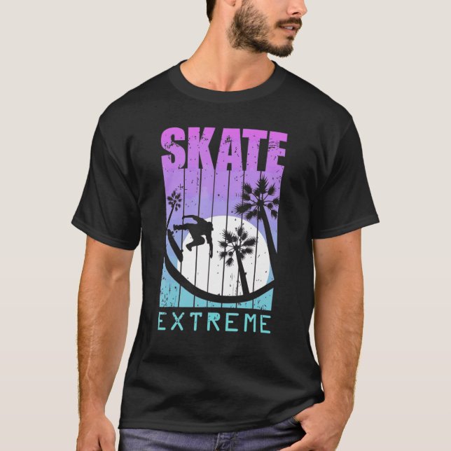 Skeat Bord Skating Sport Hobby Guy Boy Man Skeeter T-Shirt (Front)