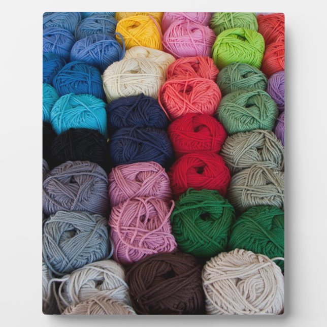 Skeins of yarn plaque (Front)