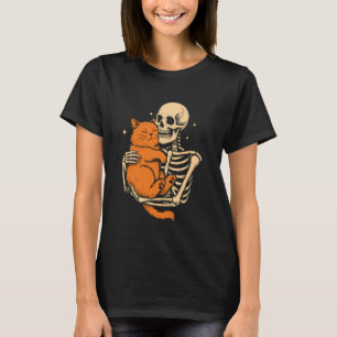 Skeleton Hugging Cat Funny Halloween Spooky Outfit T-Shirt