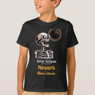 Skeleton Solar Eclipse Newarknew York Illustration T-Shirt