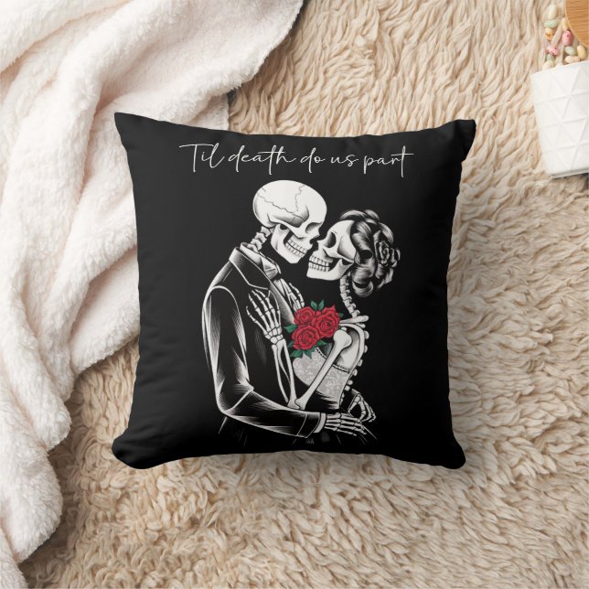 Skelton Lovers til death do us part Throw Pillow (Blanket)