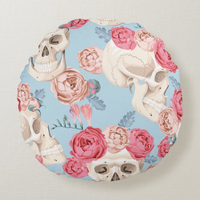 Skulls and Roses Vintage Pattern Round Pillow (Front)