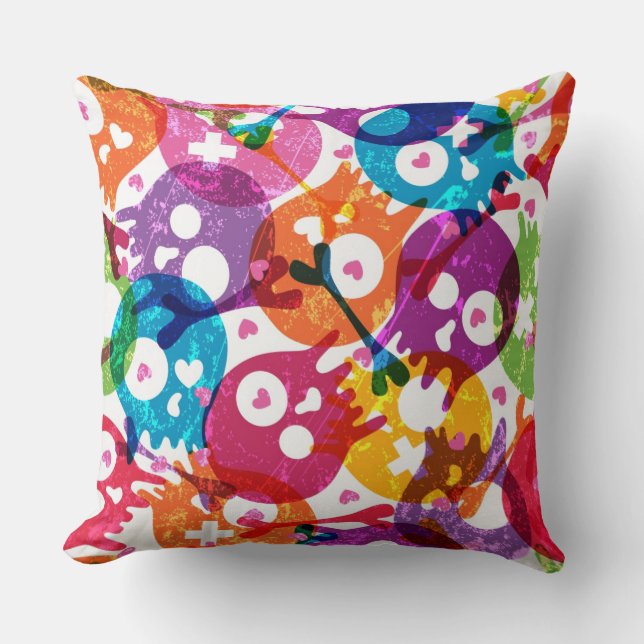 Skulls pattern throw pillow (Front)